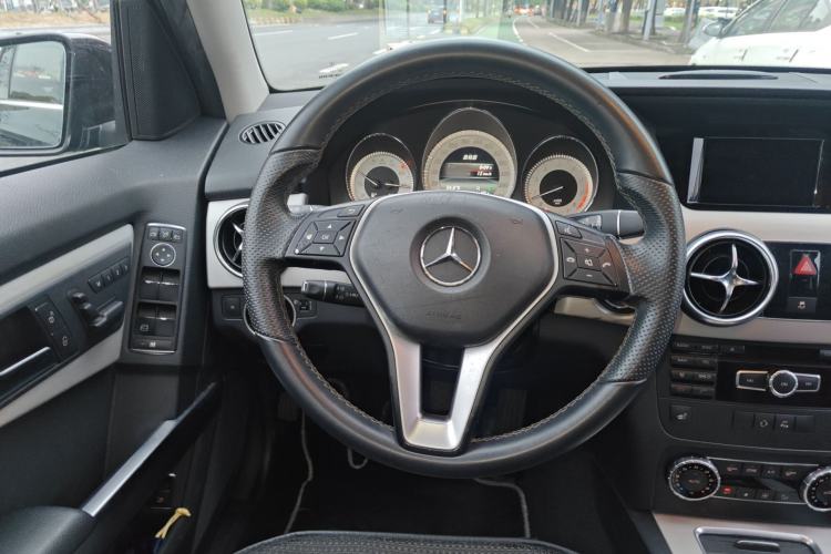 Used Mercedes-Benz GLK-Class 2013 GLK 300 4MATIC Dynamic Sunroof Model