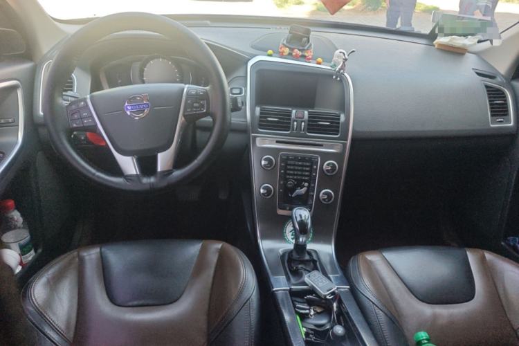 Used Volvo XC60 2015 T5 AWD Zhiyuan Edition Center Console
