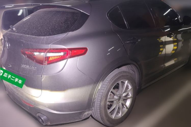 Used Alfa Romeo Stelvio 2017 2.0T 200HP Luxury Edition Rear Right 45 Deg