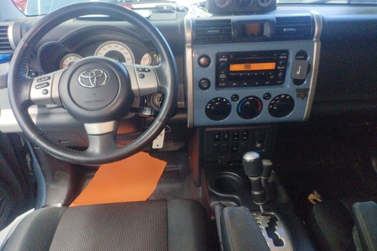 Used Toyota FJ Cruiser 2018 4.0 Automatic Middle East Center Console