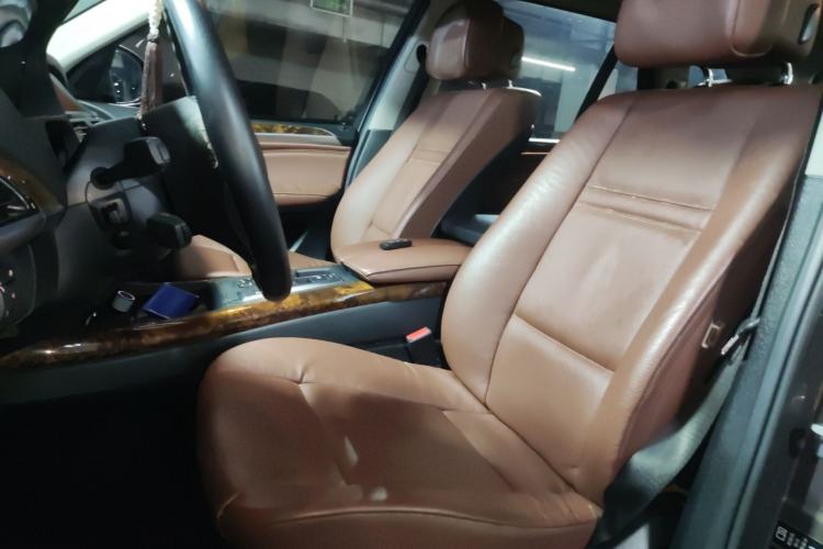 Used BMW X5 2011 xDrive35i Luxury Model
