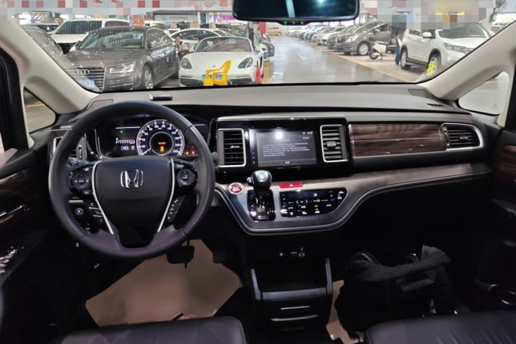 Used Honda Elysion 2016 2.4L Luxury Edition Center Console