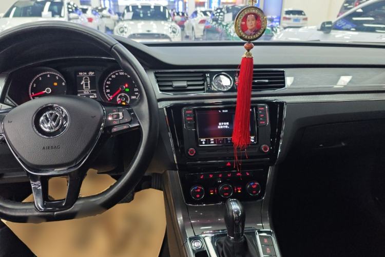 Used Volkswagen Passat 2017 330TSI DSG Luxury Edition
