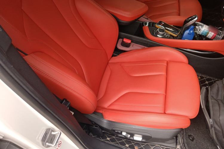 Used BMW X2 2021 sDrive25i Luxury Model with M Sport Package Right Front Seat