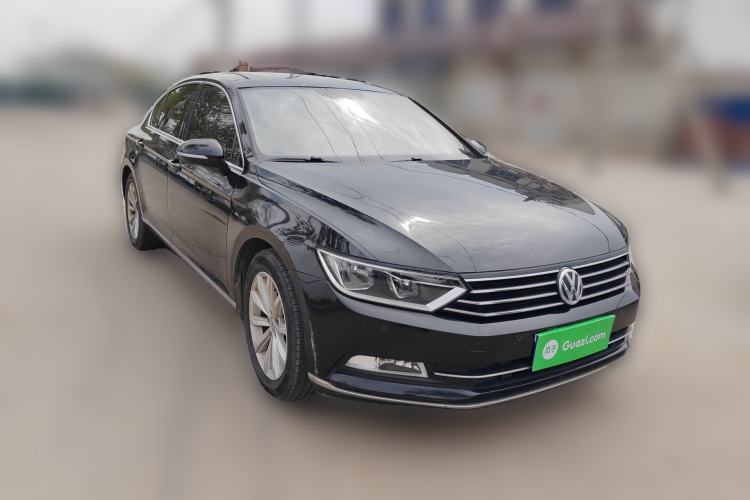 Used Volkswagen Magotan 2017 330TSI DSG Leading Model Front Right 45 Deg