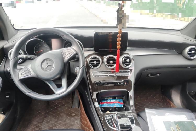 Used Mercedes-Benz GLC 2017 GLC 260 4MATIC Dynamic Edition Center Console