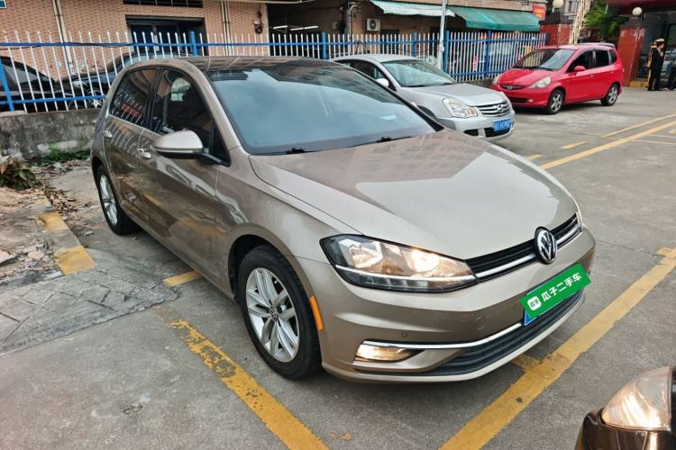 Used Volkswagen Golf 2018 230TSI Automatic Comfort Model Front Right 45 Deg