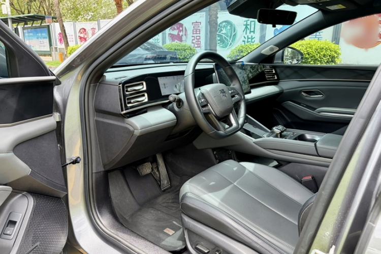 Used BYD Qin L 2025 DM-i Smart Drive 120KM Leading Model