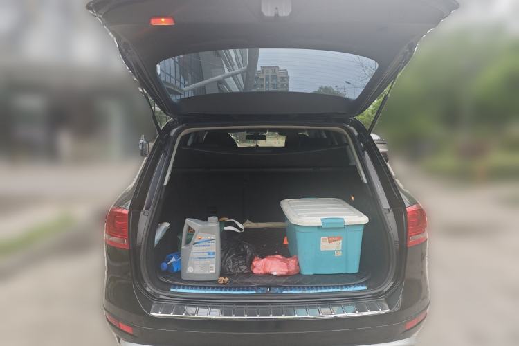 Used Volkswagen Touareg 2011 3.0 TSI Comfort Version Trunk