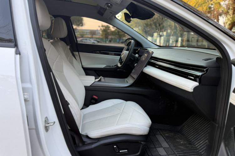 Used Geely Galaxy L6 2023 125km MAX