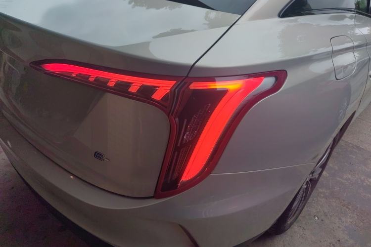 Used Hongqi E-QM5 2022 431 km Charge & Enjoy Edition
