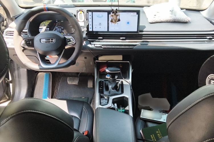 Used Geely Auto Emgrand 2023 4th Generation Champion Edition 1.5L CVT Prestige Model Center Console