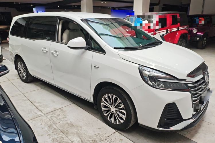 Used Buick GL8 2023 Land Executive Class Smart Enjoyment Model Front Right 45 Deg