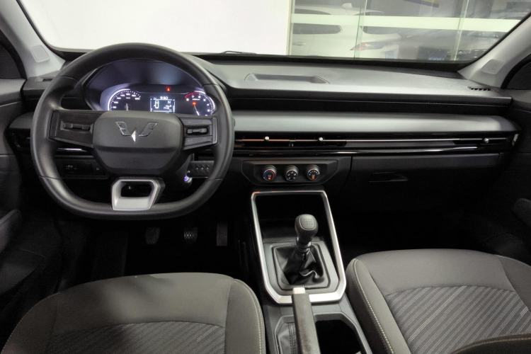 Used Wuling Alvez 2022 1.5L Manual Free-Style Model Center Console