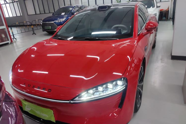 Used Hima Luxeed S7 2025 785 km Ultra