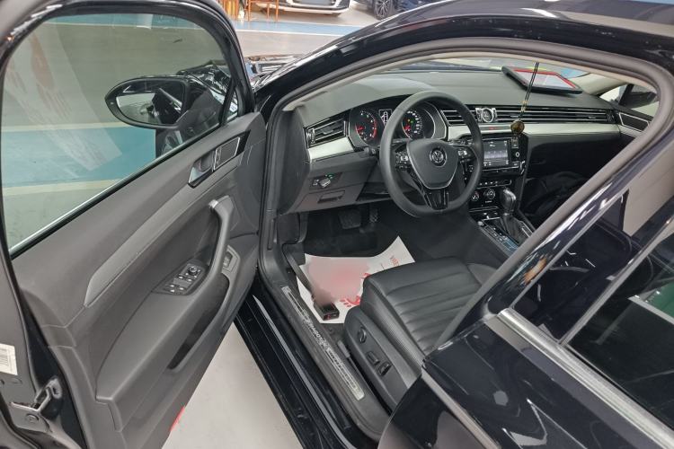 Used Volkswagen Magotan 2018 330TSI DSG Advanced Model
