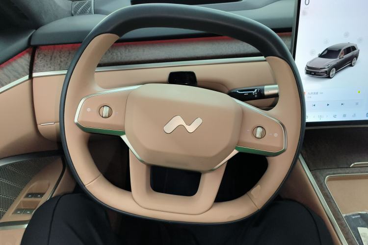 Used ONVO Luxeed L90 2025 Model—Max Six-Seater Version Steering Wheel