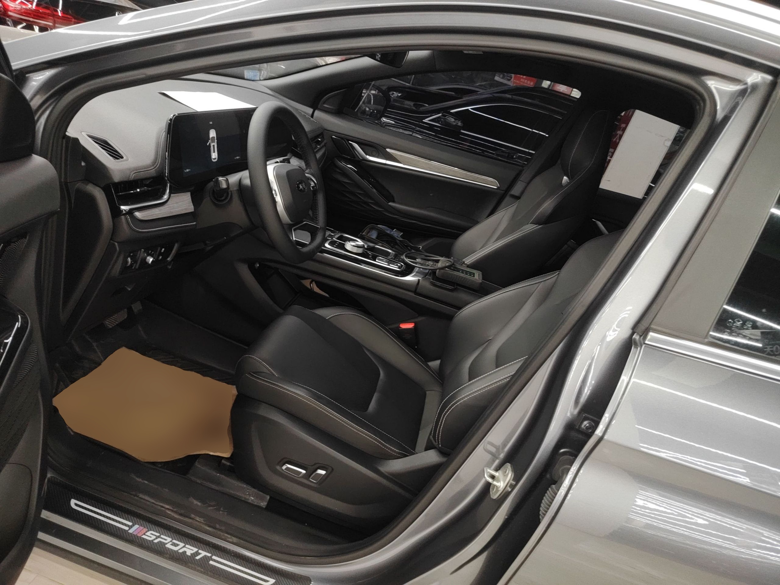 Переднее сиденье в автомобиле