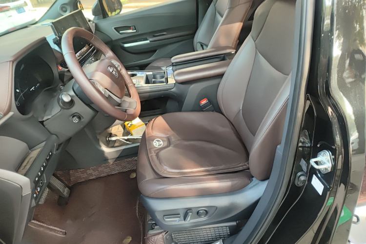 Used Toyota Sienna 2021 2.5L Hybrid Platinum Edition
