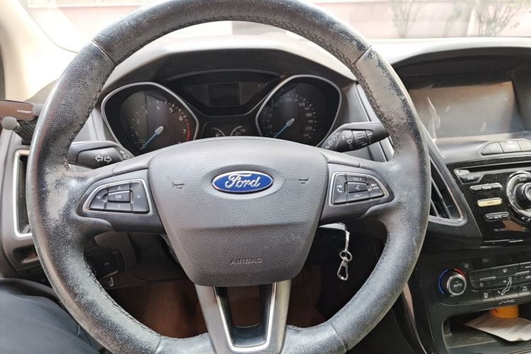 Used Ford Focus 2015 Hatchback 1.6L Automatic Fashion Edition
