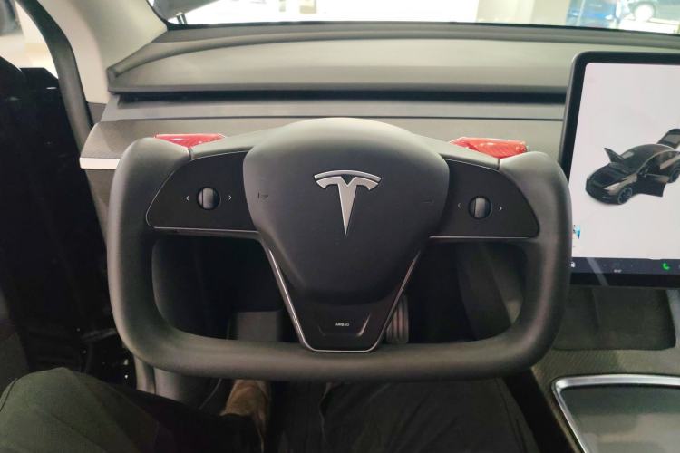 Used Tesla Model Y 2021 Long-Range All-Wheel-Drive Version Steering Wheel