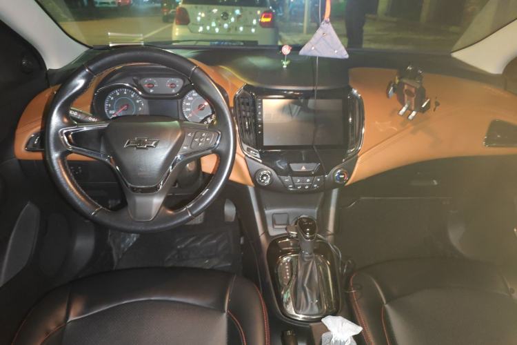 Used Chevrolet Cruze 2016 1.4T DCG Luxury Edition Interior 2