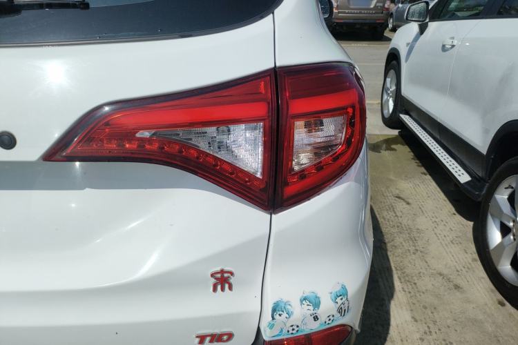 Used BYD Song 2016 Gaishi Edition 1.5TID Automatic Luxury Model Right Rear Taillight