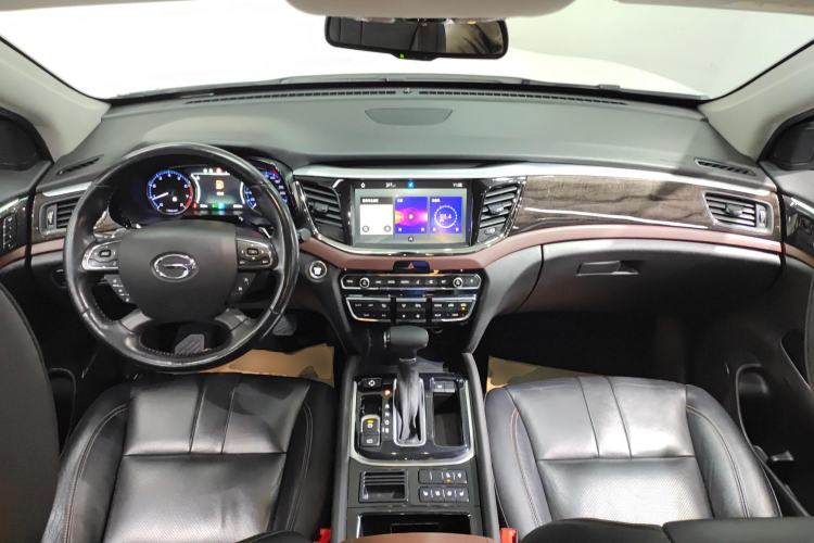 Used GAC Trumpchi GS8 2019 390T Two-Wheel Drive Luxury Smart Connectivity Version (7 Seats) Center Console