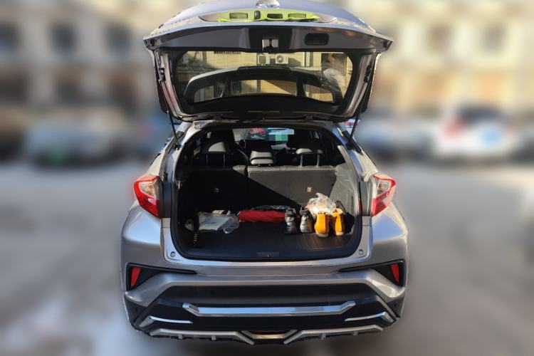 Used Toyota IZOA 2018 2.0L Yichi Version China VI Standard