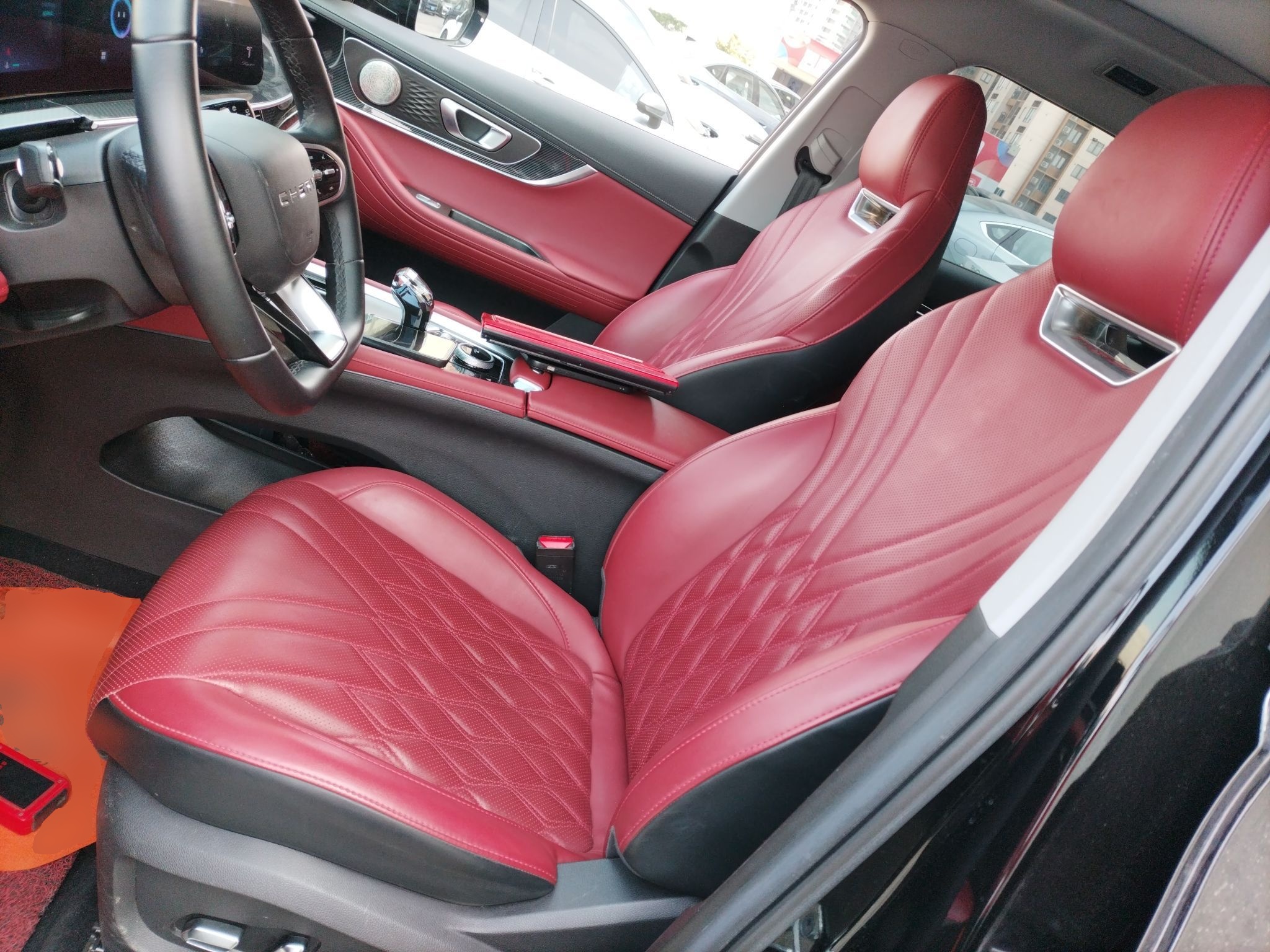 المقاعد الأمامية داخل السيارة