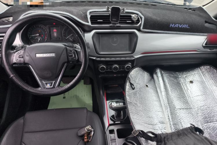 Used Haval H2 2018 Chuanxiang Edition Blue Badge 1.5T Dual-Clutch Two-Wheel Drive Fashionable Model
