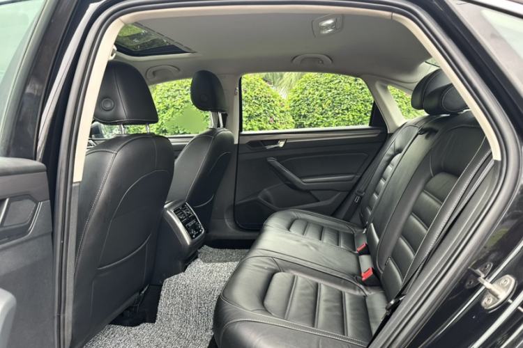 Used Volkswagen Passat 2017 280TSI DSG Luxury Edition Interior 10