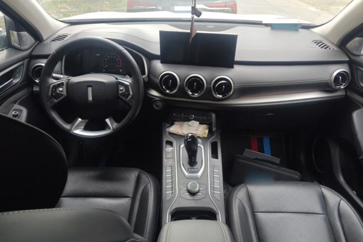 Used Wey VV6 2021 2.0T Two-Wheel Drive Smart Plus Center Console