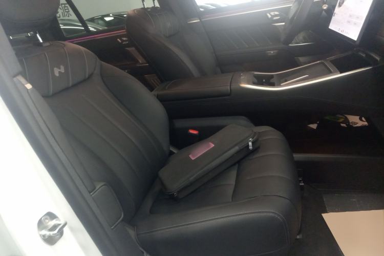 Used ONVO Luxeed L90 2025 Model—Max Six-Seater Version Right Front Seat