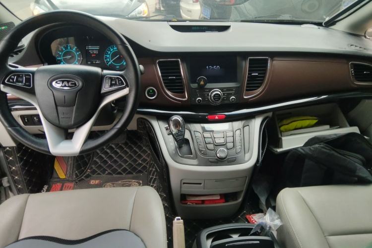 Used JAC Group Refine M5 2019 2.0T Gasoline Dual-Clutch Business Edition Center Console