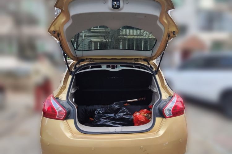 Used Nissan Tiida 2011 1.6L CVT Smart Version Trunk