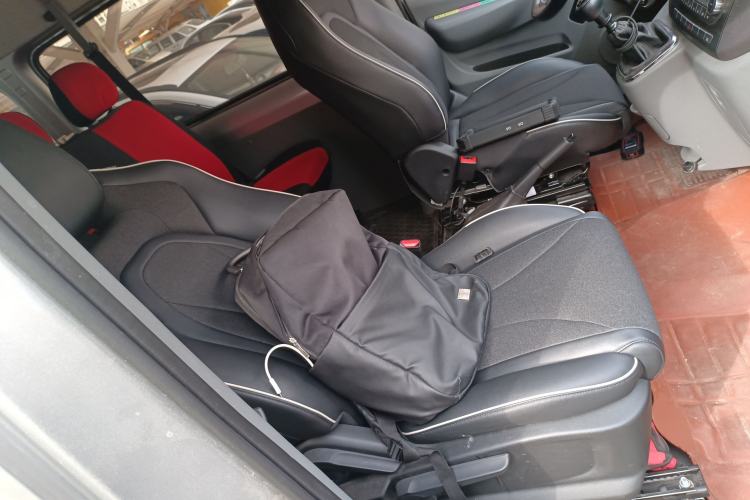 Used Foton Toano 2023 Joy Elephant Multi-Function 2.0T Manual Long-Wheelbase Mid-Roof Model with Single Rear Tire Available in 5/6/7/9-Seater Configurations