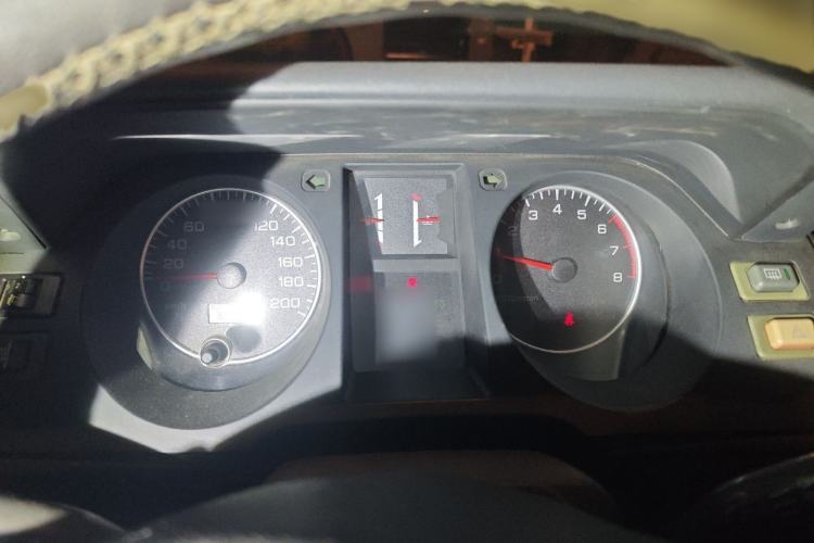 Used Leopaard Q6 2014 2.4L Two-Wheel Drive Version
