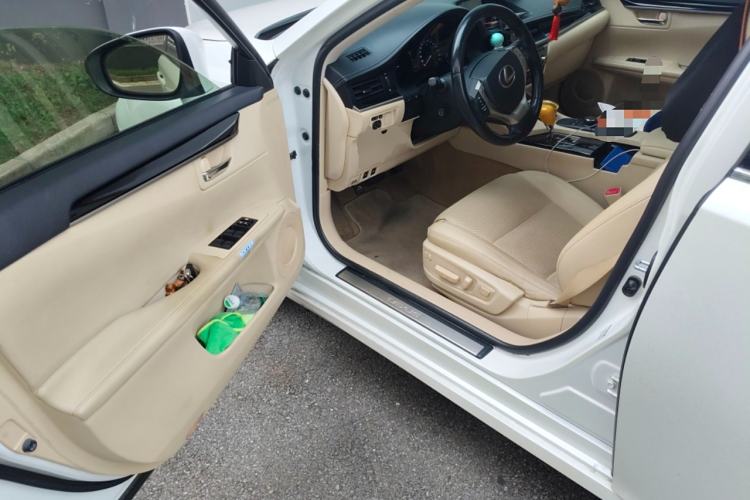 Used Lexus ES 2013 300h Elite Edition