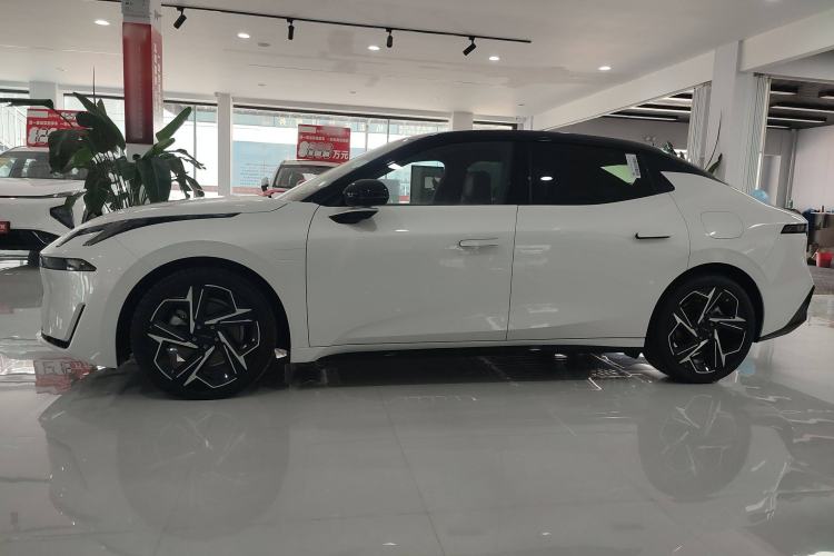 Used Lynk & Co 07 2024 EM-P 126 Long-Range Ultra