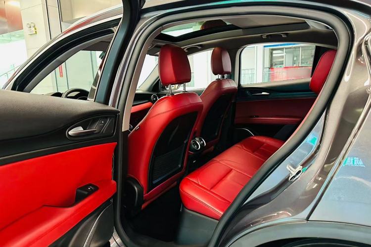 Used Alfa Romeo Stelvio 2017 2.0T 280HP Luxury Edition