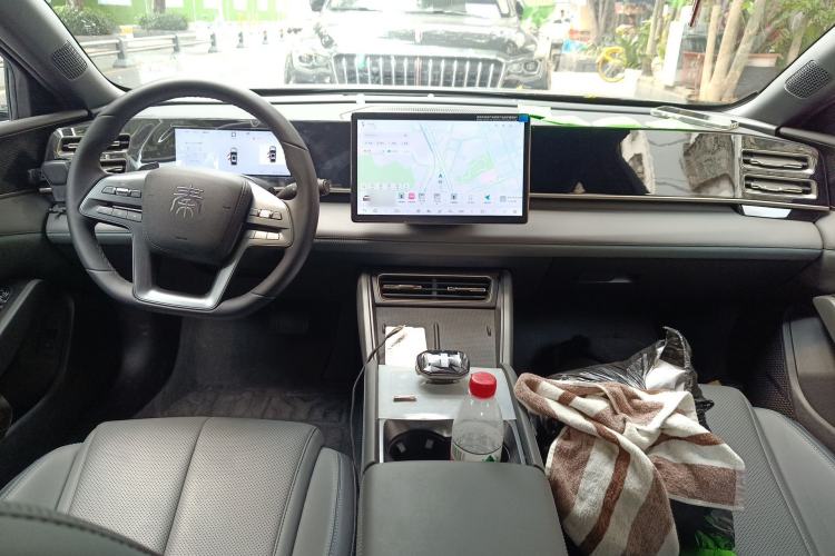 Used BYD Qin L 2025 DM-i Smart Drive 80KM Leading Model Center Console