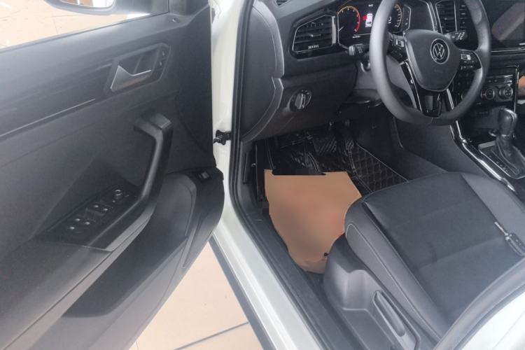 Used Volkswagen T-ROC 2021 280TSI DSG Two-Wheel Drive Comfort Connect Edition