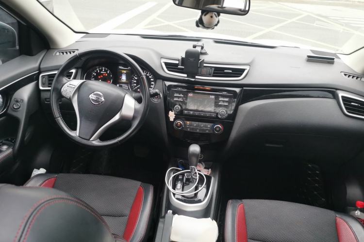 Used Nissan Qashqai 2016 2.0L CVT Luxury Edition Interior 2