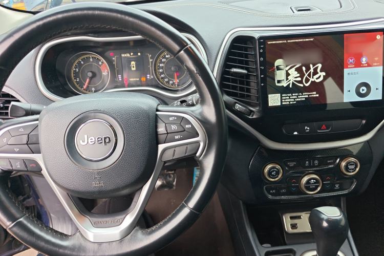 Used Jeep Cherokee 2016 2.4L Leading Edition
