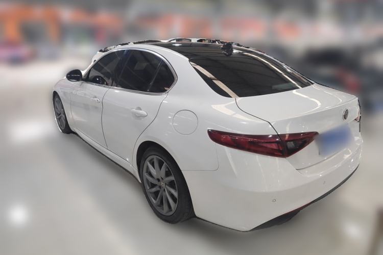 Used Alfa Romeo Giulia 2017 2.0T 200HP Luxury Edition
