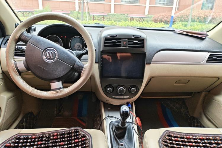 Used Buick Excelle 2013 1.5L Manual Classic Model Center Console