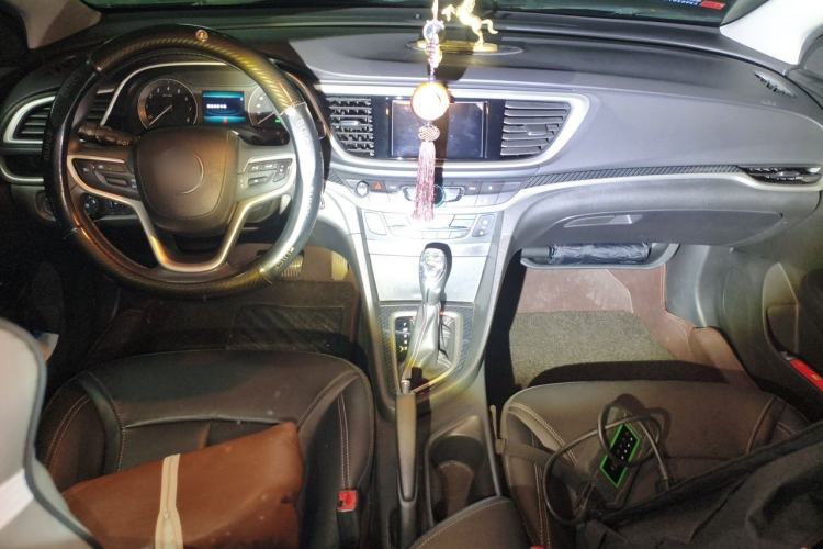 Used Buick GT 2016 18T Dual-Clutch Luxury Model Center Console