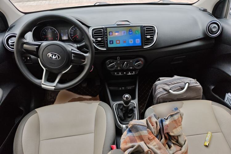 Used Kia Pegas 2019 1.4L Manual Value Edition National VI Standard Center Console