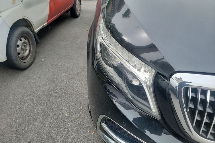 Used Mercedes-Benz V-Class 2020 V 260 Avantgarde Edition Right Front Headlight